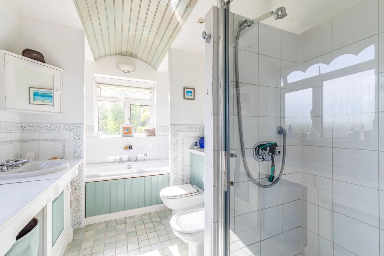 Aviary Road, Pyrford, GU22, photo 23