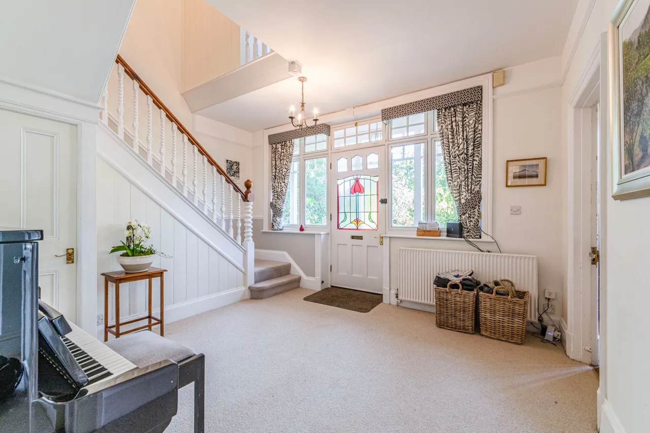 Aviary Road, Pyrford, GU22, photo 6