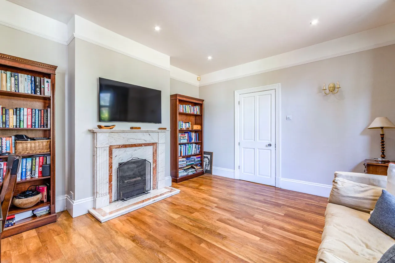 Aviary Road, Pyrford, GU22, photo 8