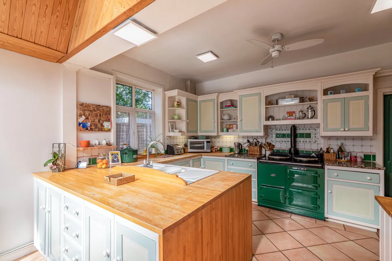 Aviary Road, Pyrford, GU22, photo 12