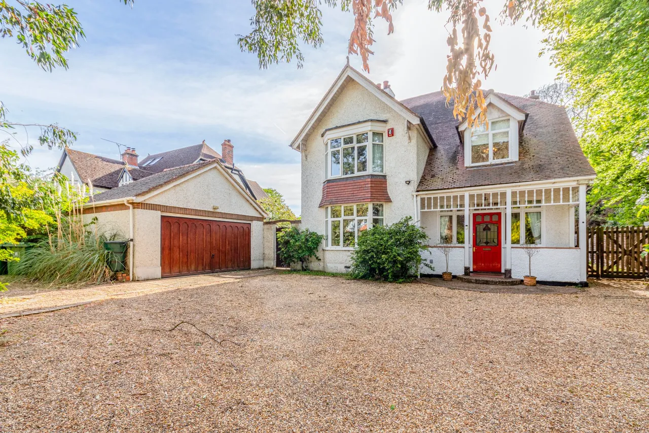 4 bed house for sale, Aviary Road, Pyrford, GU22