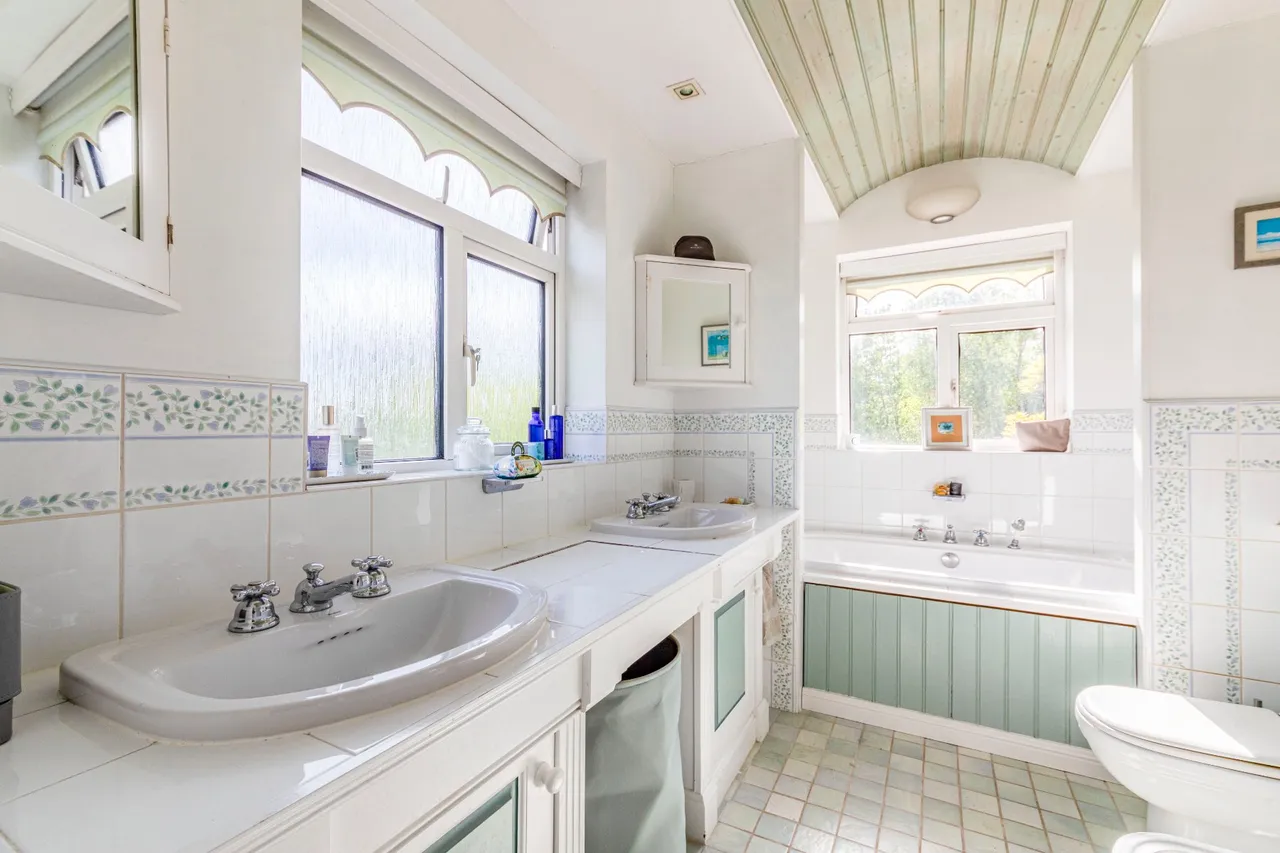 Aviary Road, Pyrford, GU22, photo 22