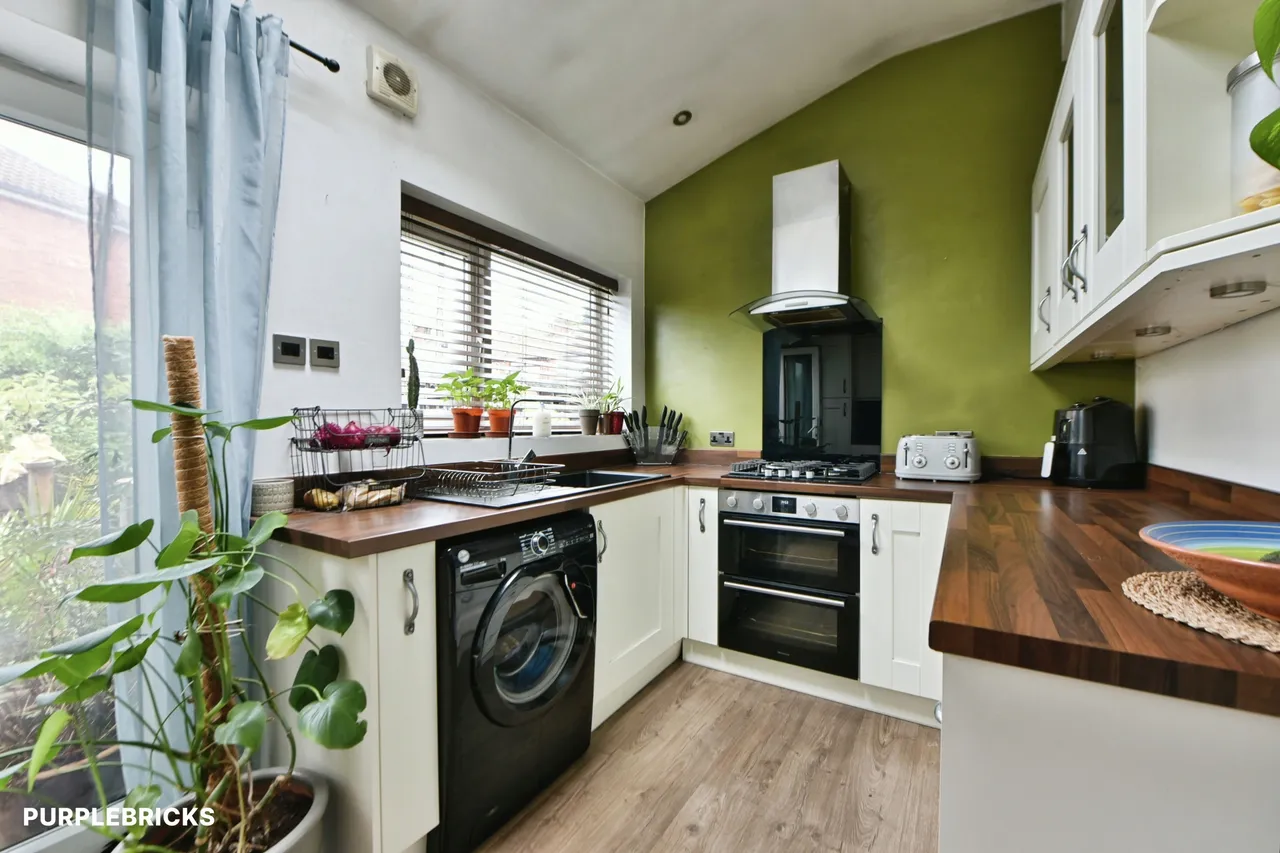 Turf Lane, Oldham, OL9, photo 11