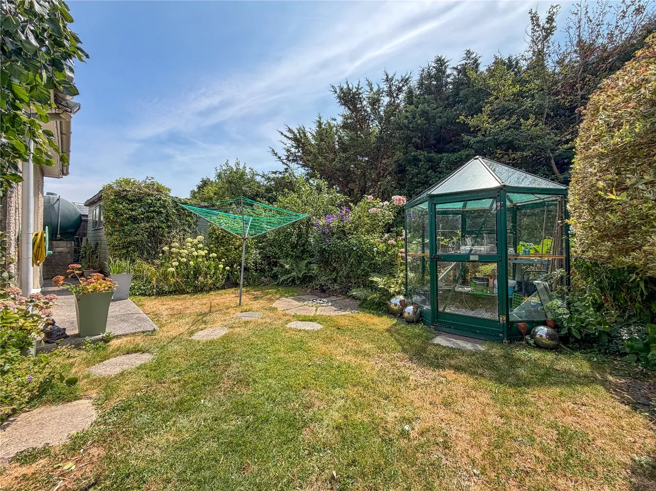 Manor Close, TA9, photo 29