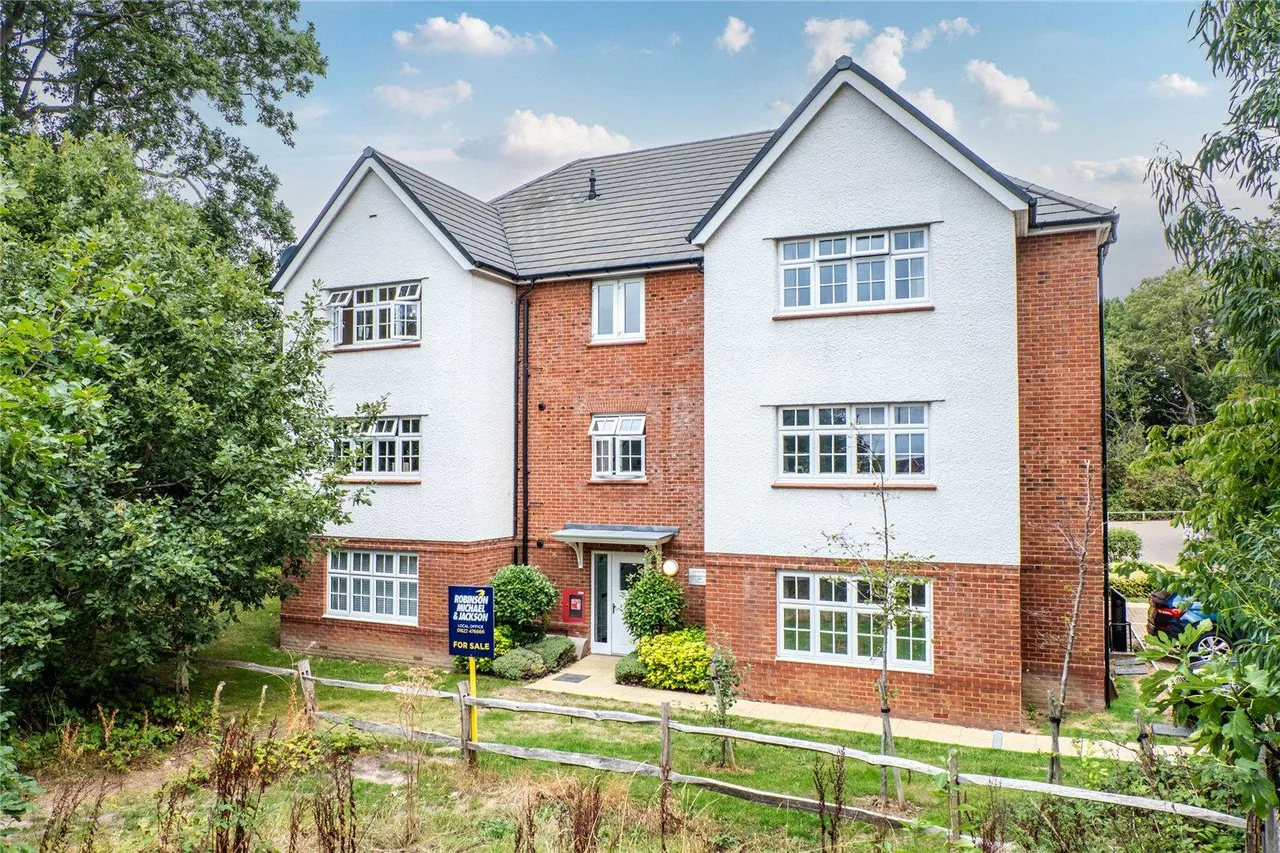 2 bed 2 bedroom property for sale, Broadclough Way, Maidstone, ME17