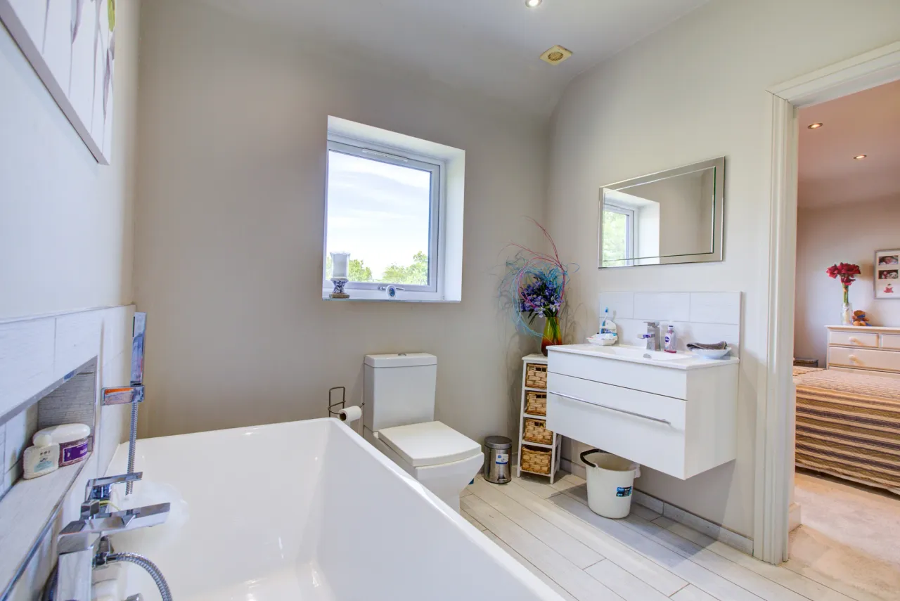 St. Marys Road, Benfleet, SS7, photo 28