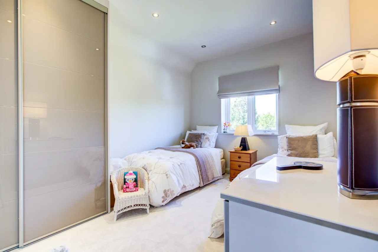 St. Marys Road, Benfleet, SS7, photo 19