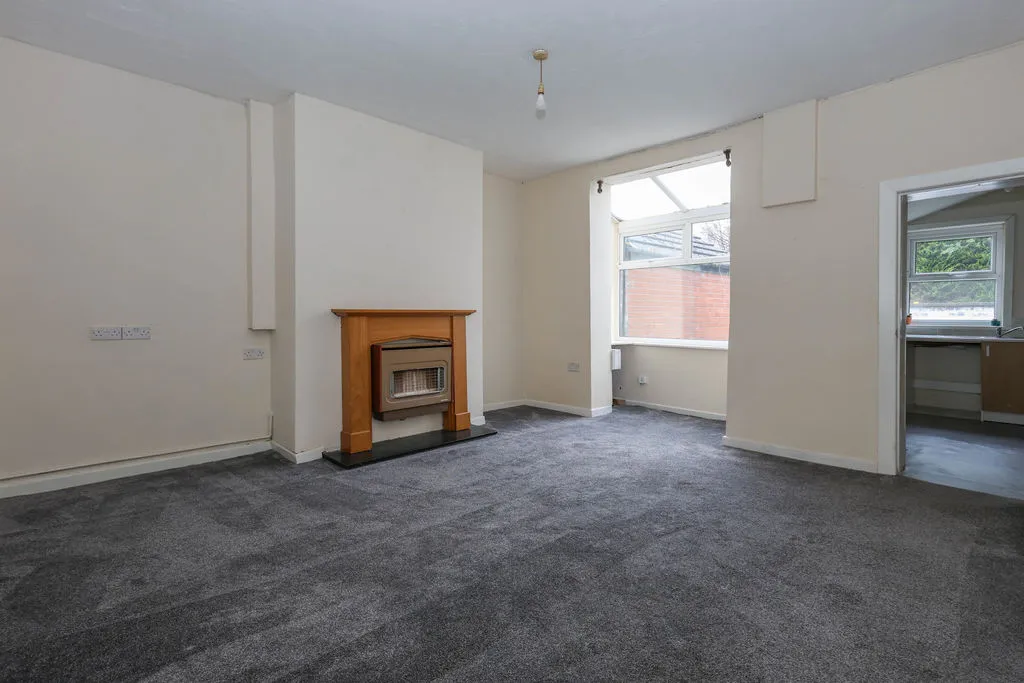 Mayfair Gardens, Rochdale OL11 4QA, photo 3