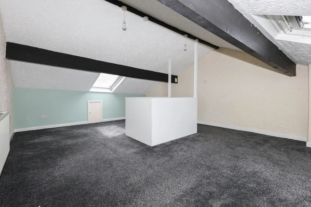 Mayfair Gardens, Rochdale OL11 4QA, photo 8