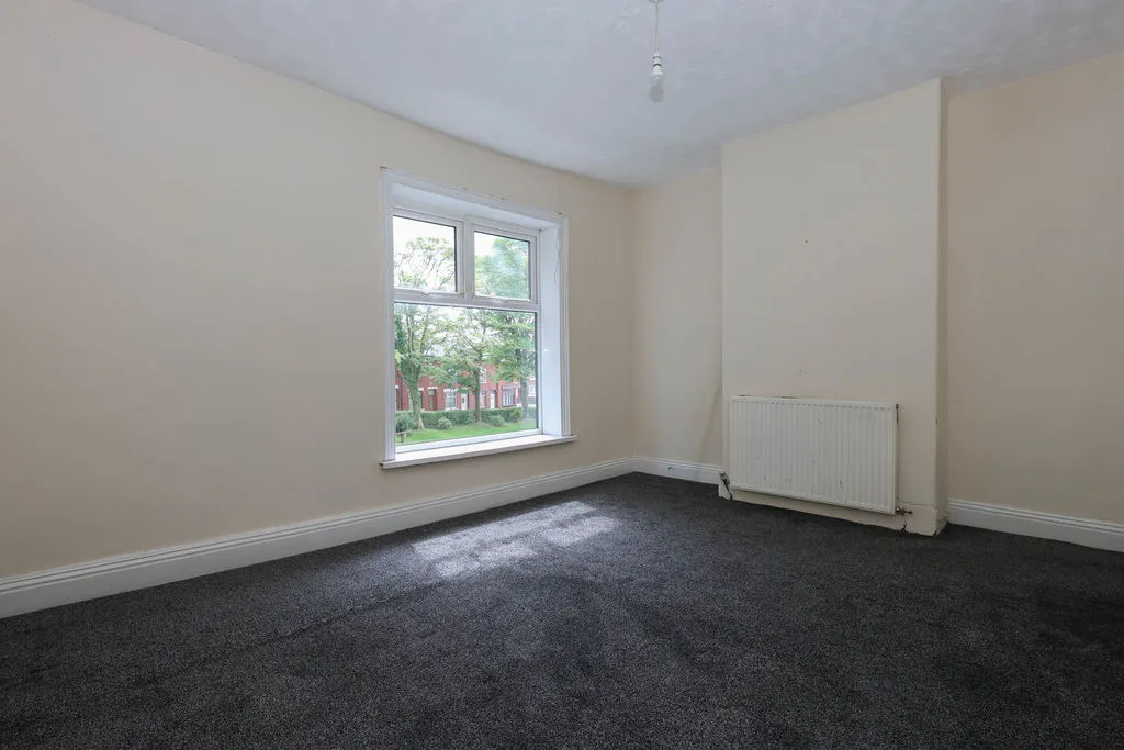 Mayfair Gardens, Rochdale OL11 4QA, photo 5