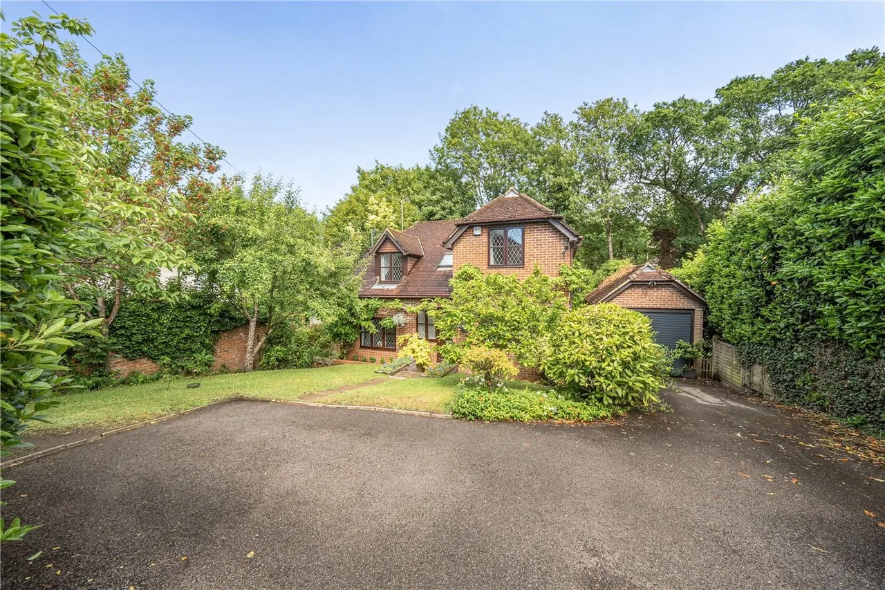 High Street, Rowledge, Farnham, Surrey, GU10, photo 11