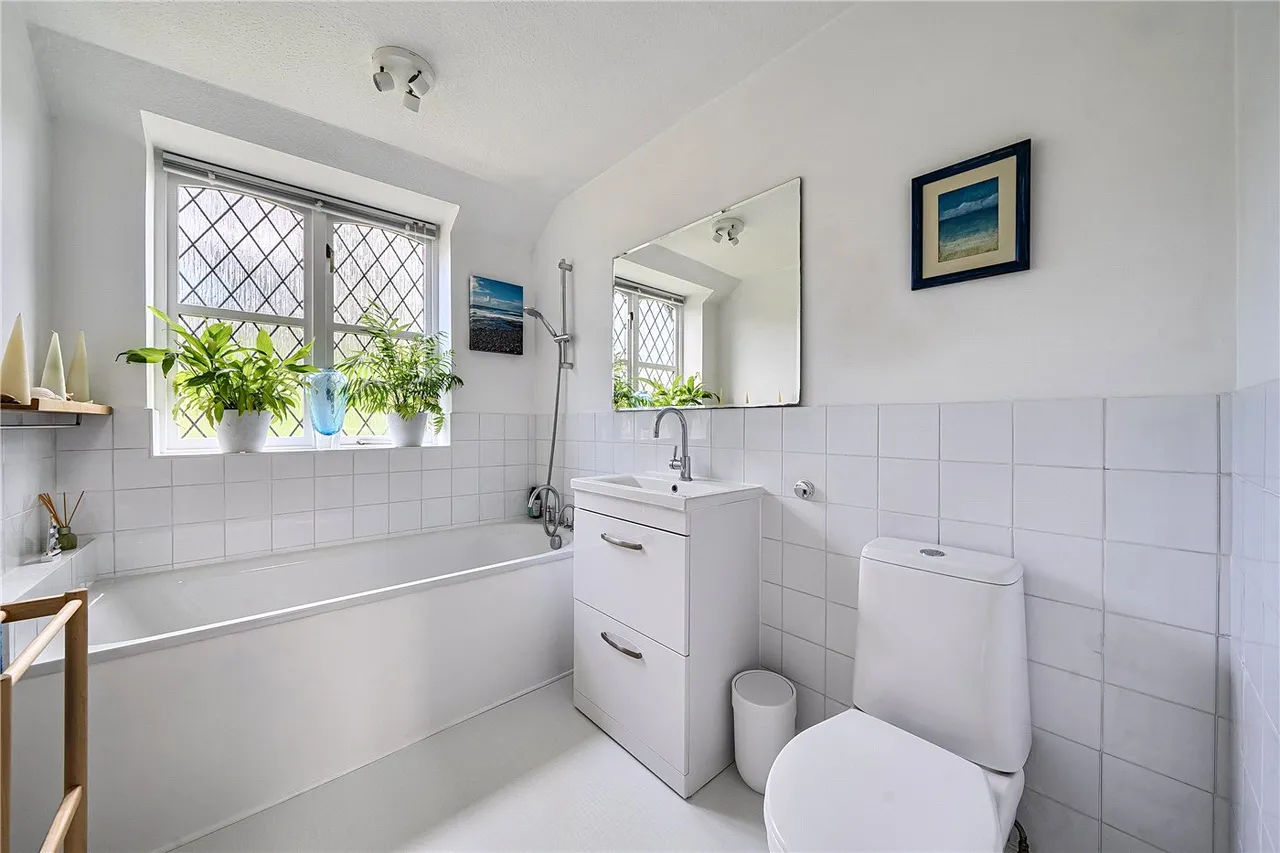 High Street, Rowledge, Farnham, Surrey, GU10, photo 6