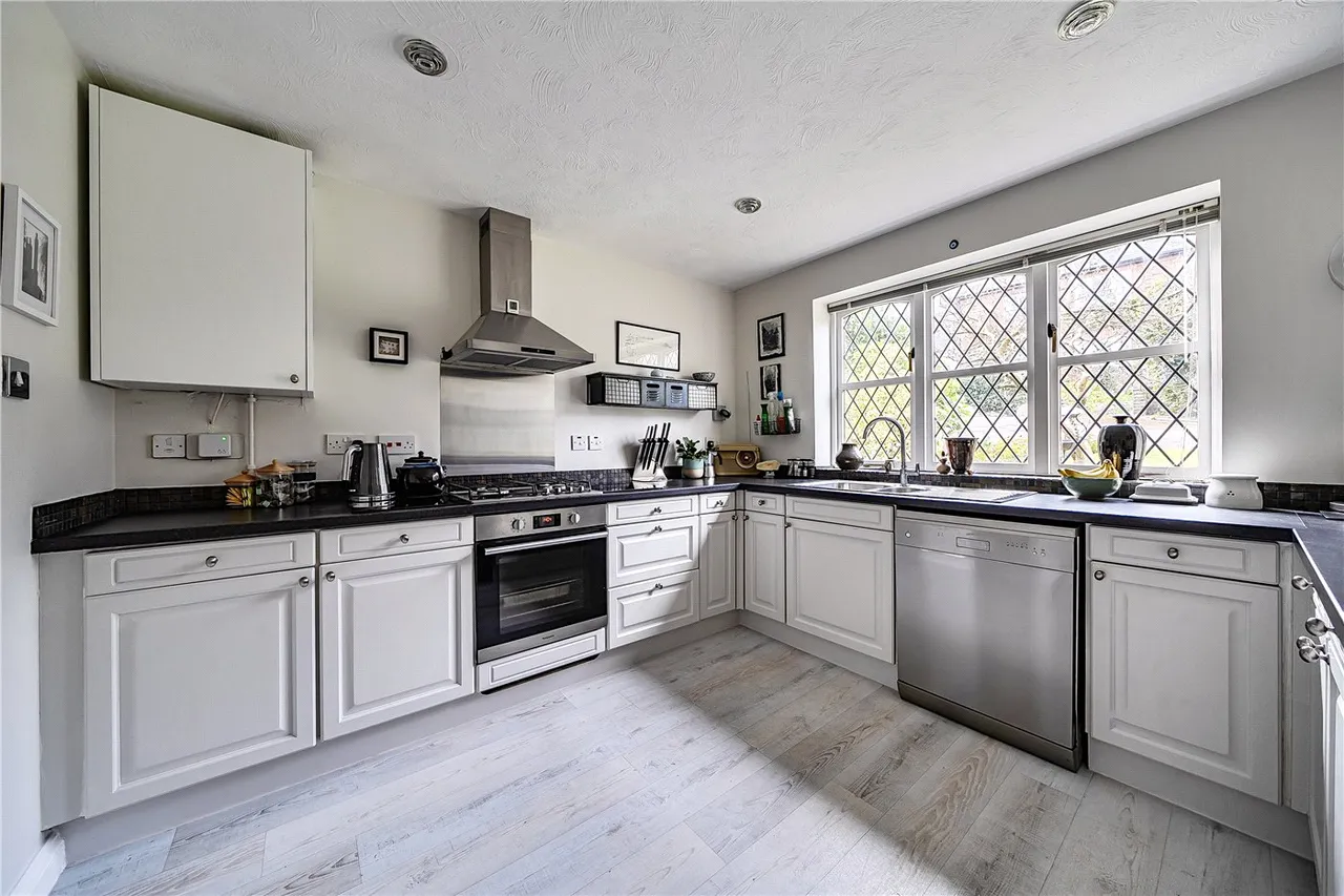 High Street, Rowledge, Farnham, Surrey, GU10, photo 3