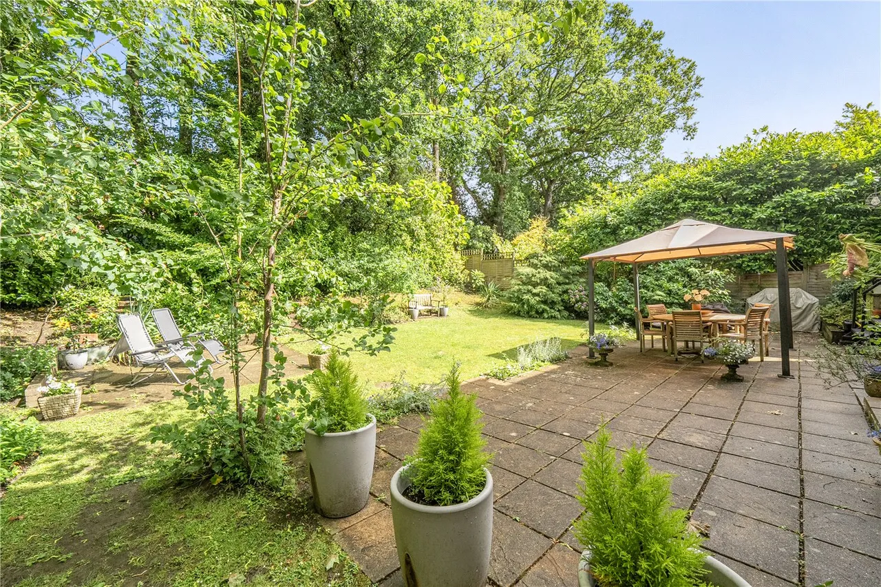 High Street, Rowledge, Farnham, Surrey, GU10, photo 10