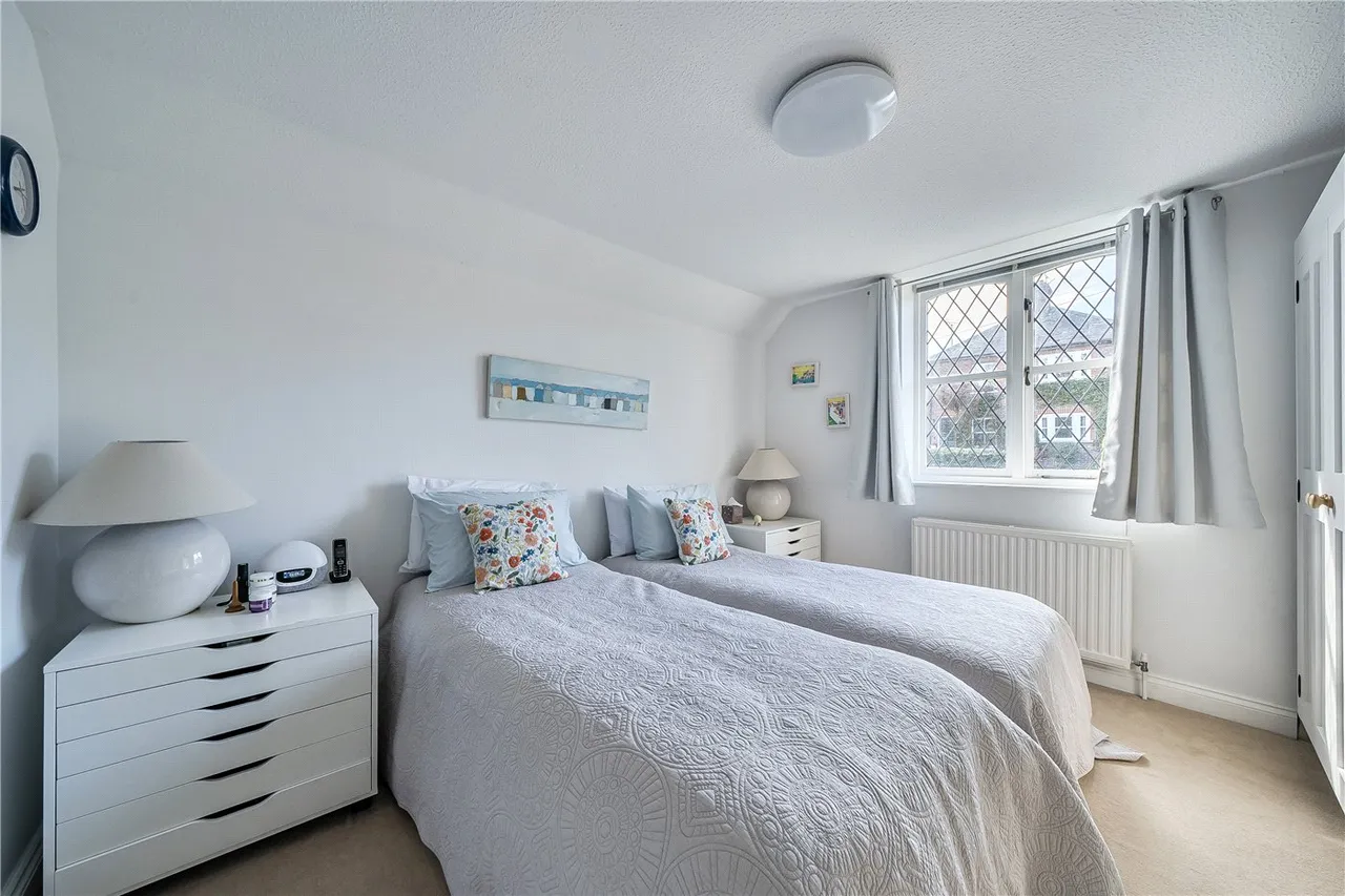 High Street, Rowledge, Farnham, Surrey, GU10, photo 8