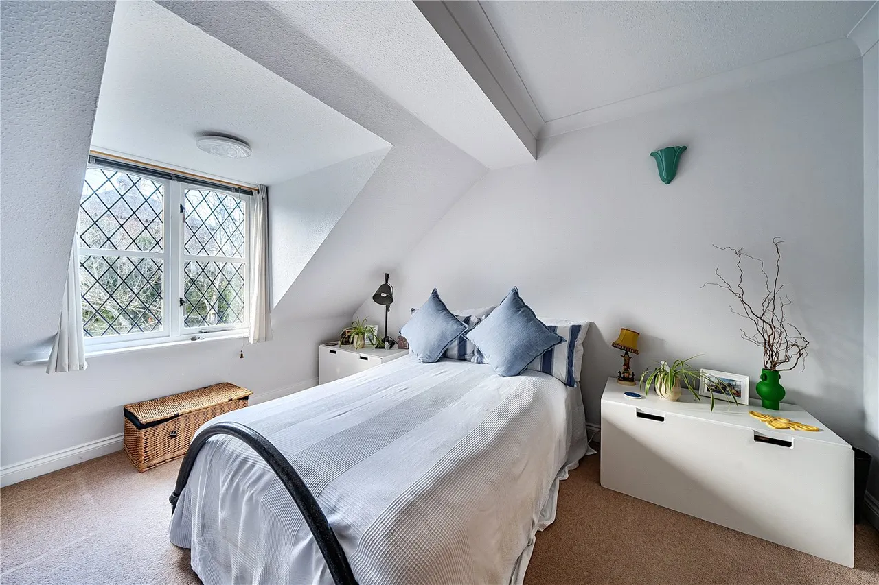 High Street, Rowledge, Farnham, Surrey, GU10, photo 7