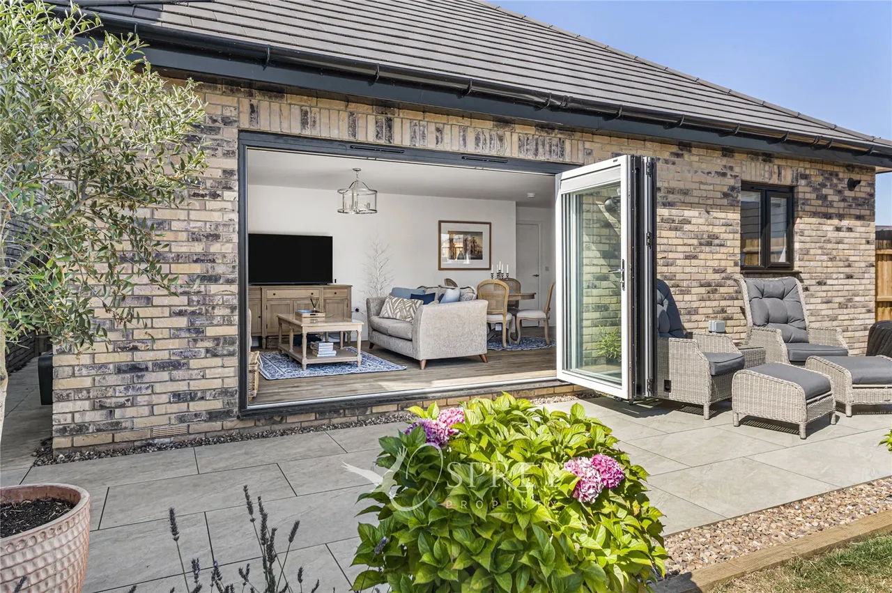 Primrose Drive, Oundle, PE8, photo 2