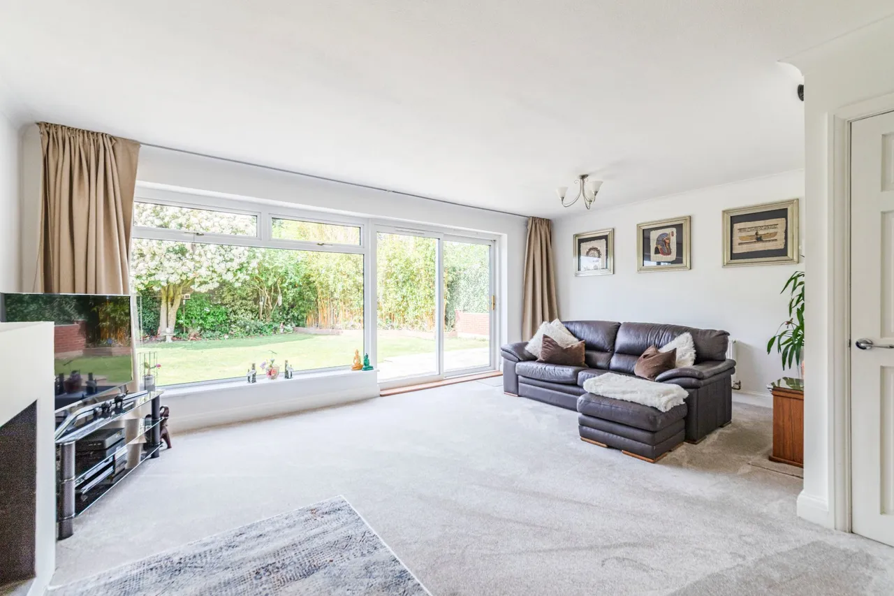 Church Road, Byfleet, KT14, photo 2