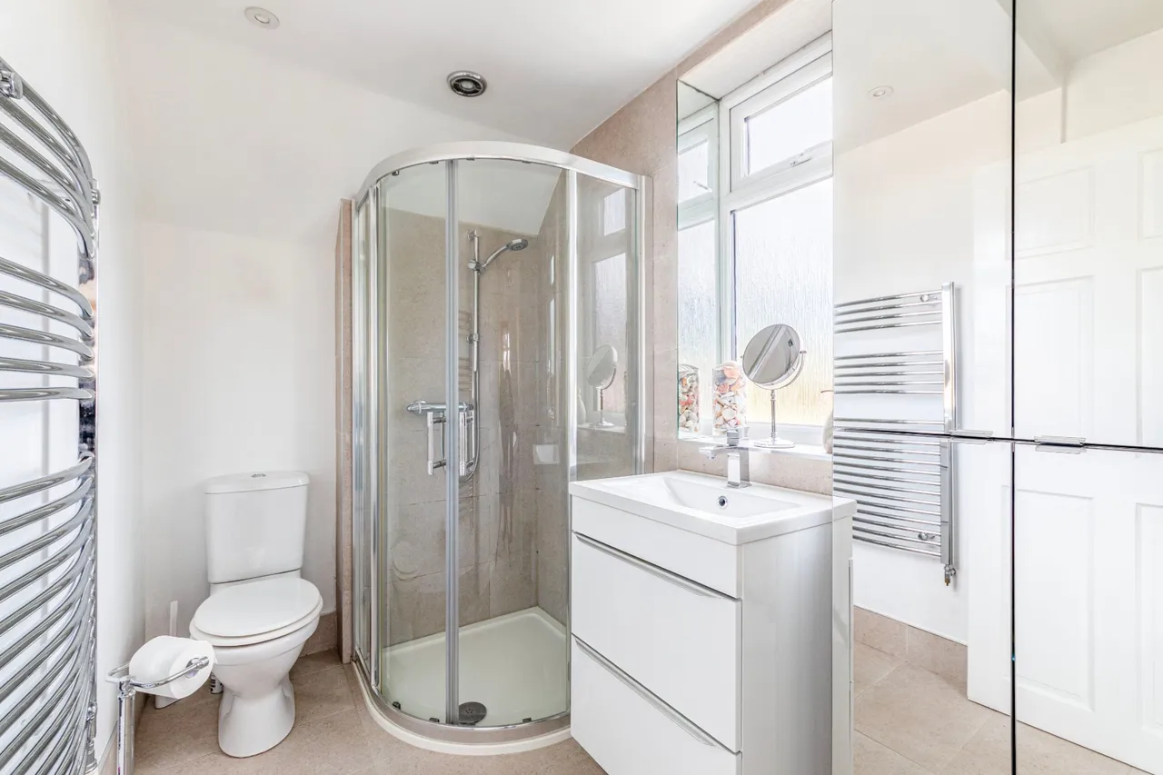 Church Road, Byfleet, KT14, photo 24
