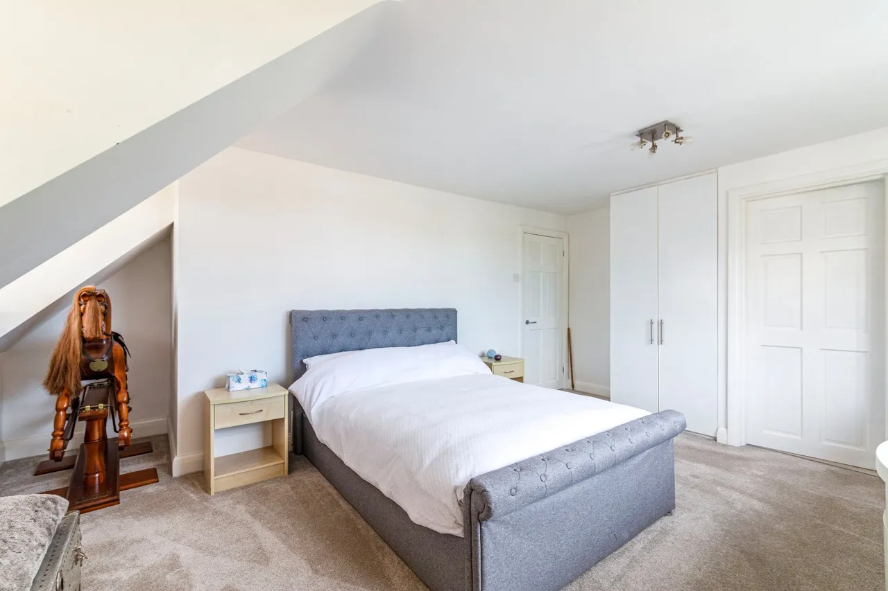 Church Road, Byfleet, KT14, photo 16