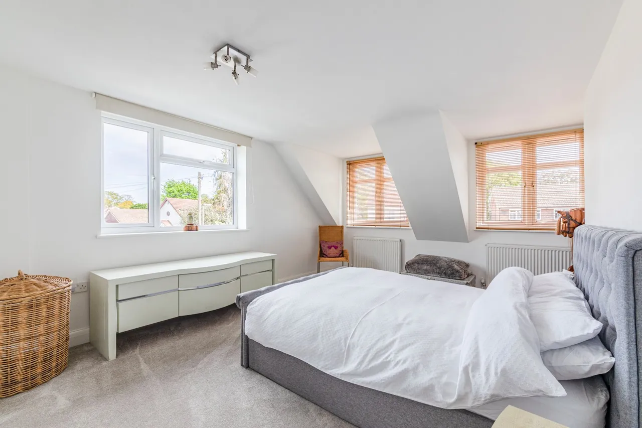 Church Road, Byfleet, KT14, photo 15
