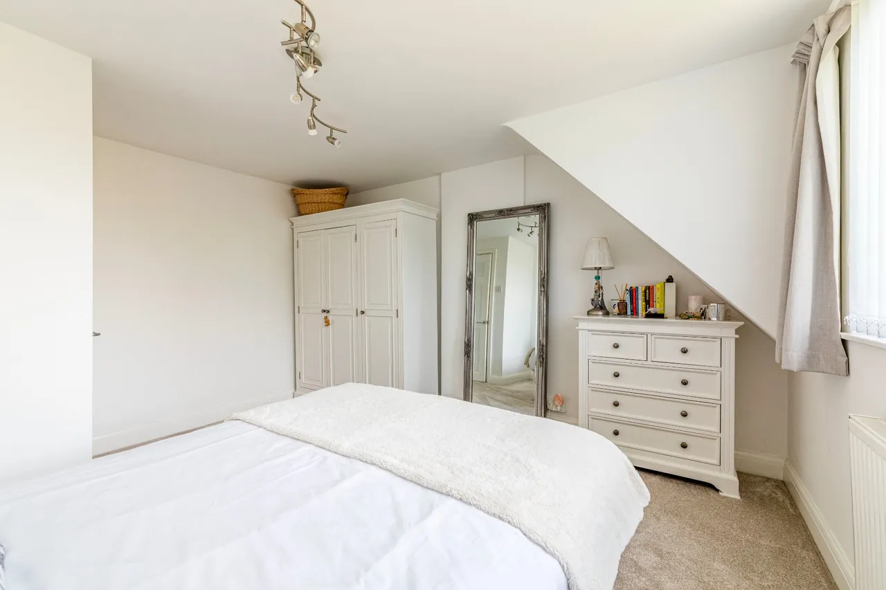 Church Road, Byfleet, KT14, photo 19