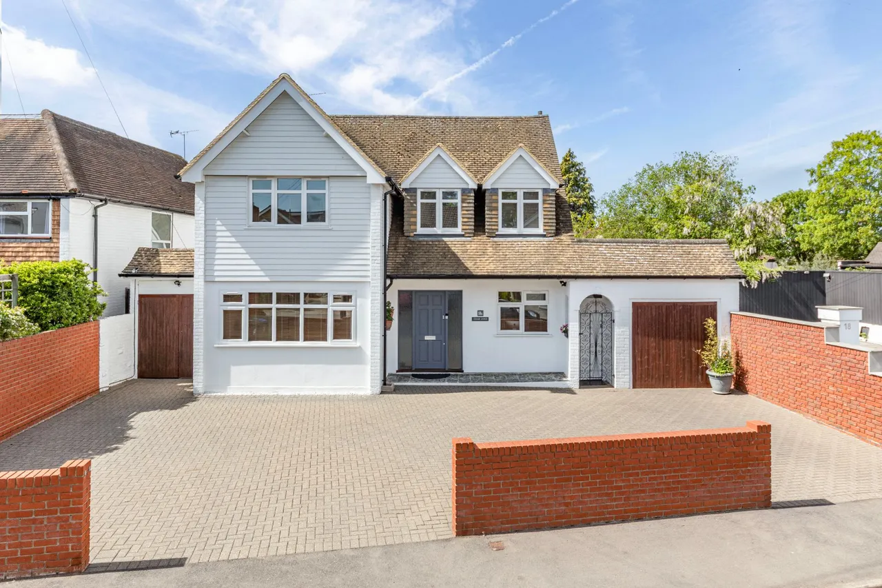4 bed house for sale, Church Road, Byfleet, KT14