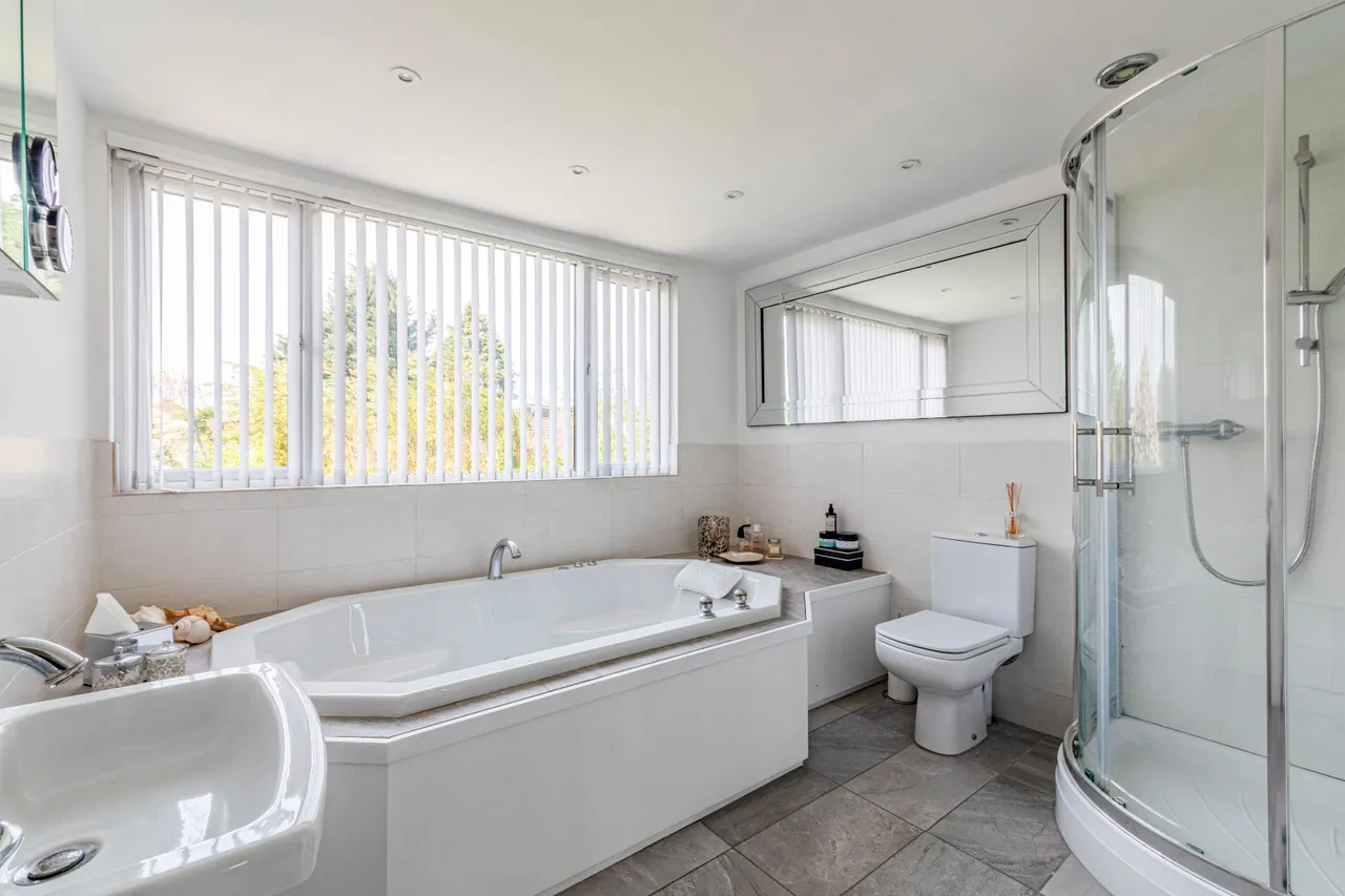 Church Road, Byfleet, KT14, photo 22