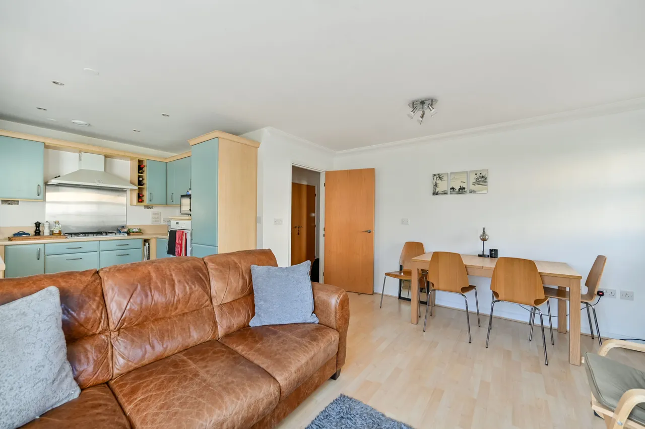 3 Wheatfield House, Holme Court, 158 Twickenham Road, Isleworth, photo 2