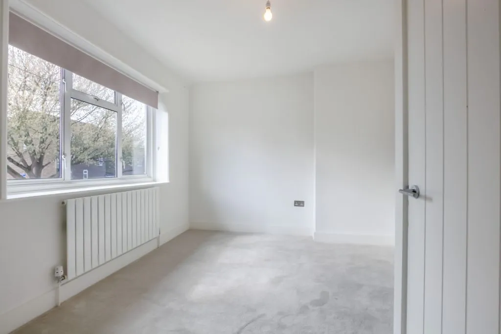 Olveston Walk, Carshalton, SM5, photo 13