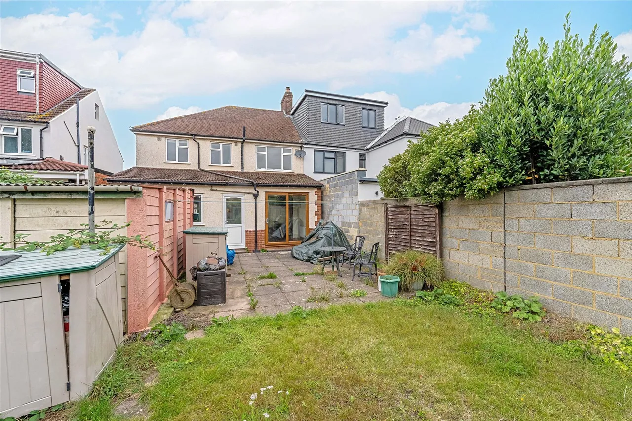 Cheyne Avenue, Whitton, TW2 6AN, photo 9