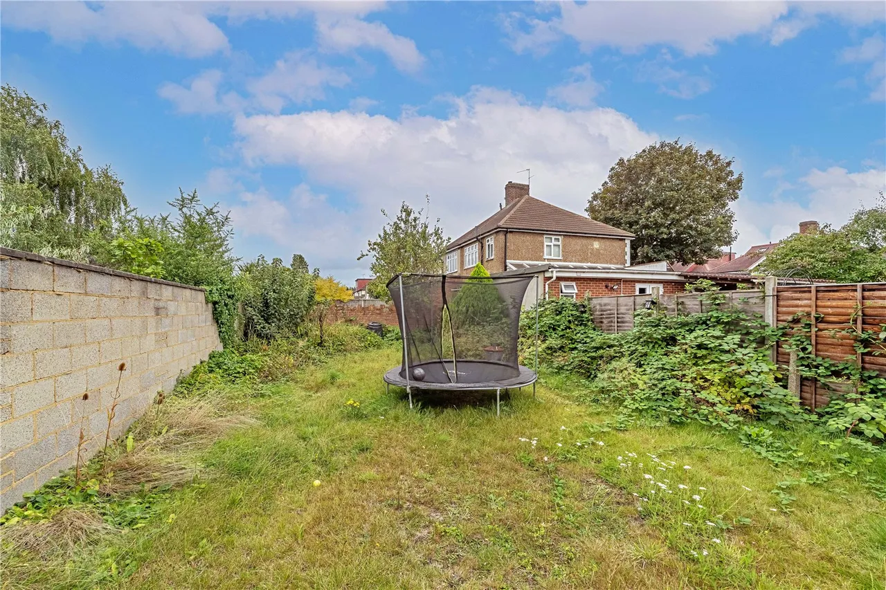 Cheyne Avenue, Whitton, TW2 6AN, photo 10