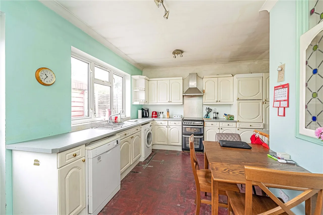 Cheyne Avenue, Whitton, TW2 6AN, photo 4