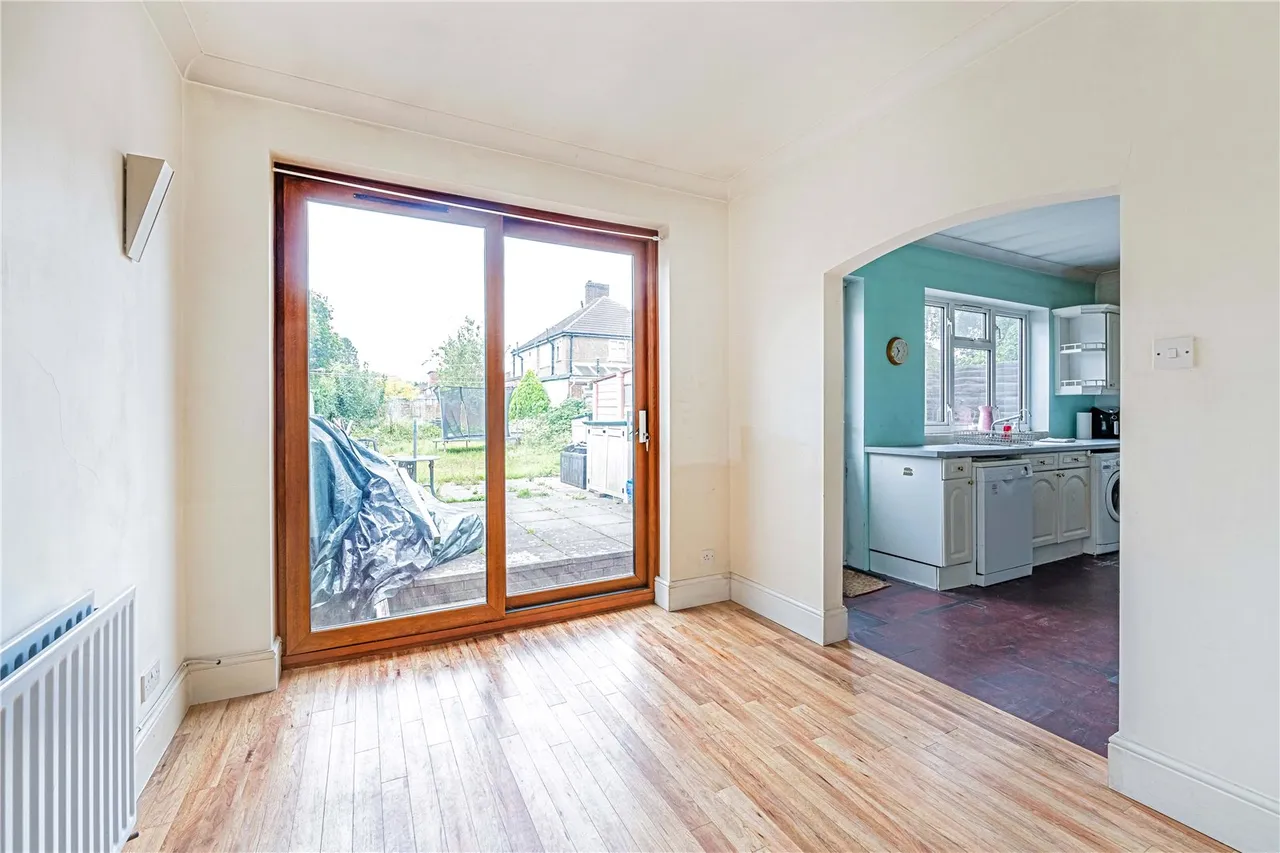 Cheyne Avenue, Whitton, TW2 6AN, photo 3