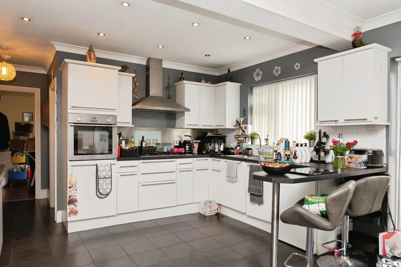 Caernarvon Walk, Swindon, Wiltshire, SN3, photo 5