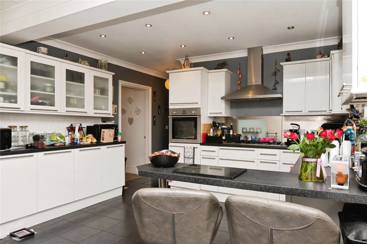 Caernarvon Walk, Swindon, Wiltshire, SN3, photo 6