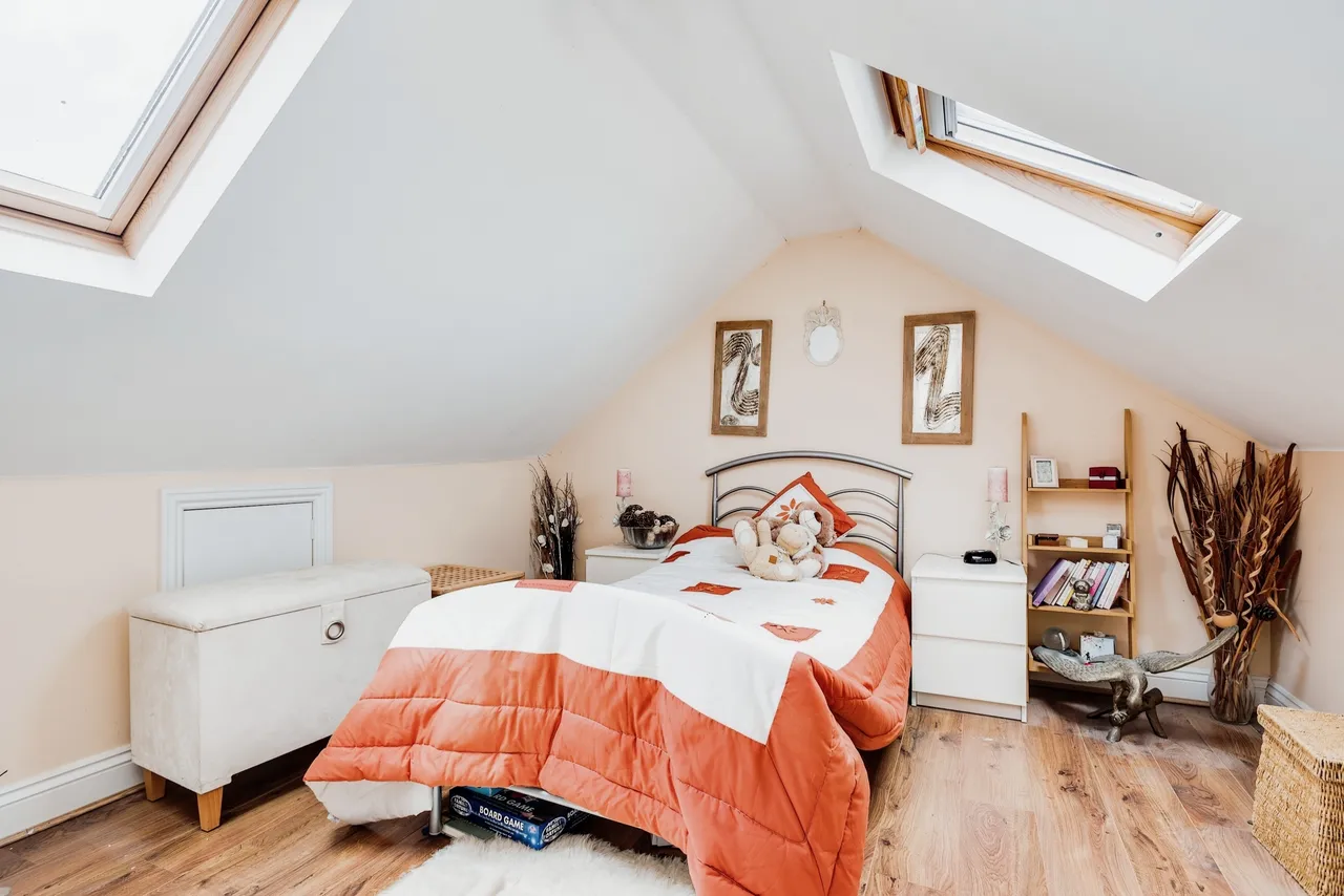 Caernarvon Walk, Swindon, Wiltshire, SN3, photo 8
