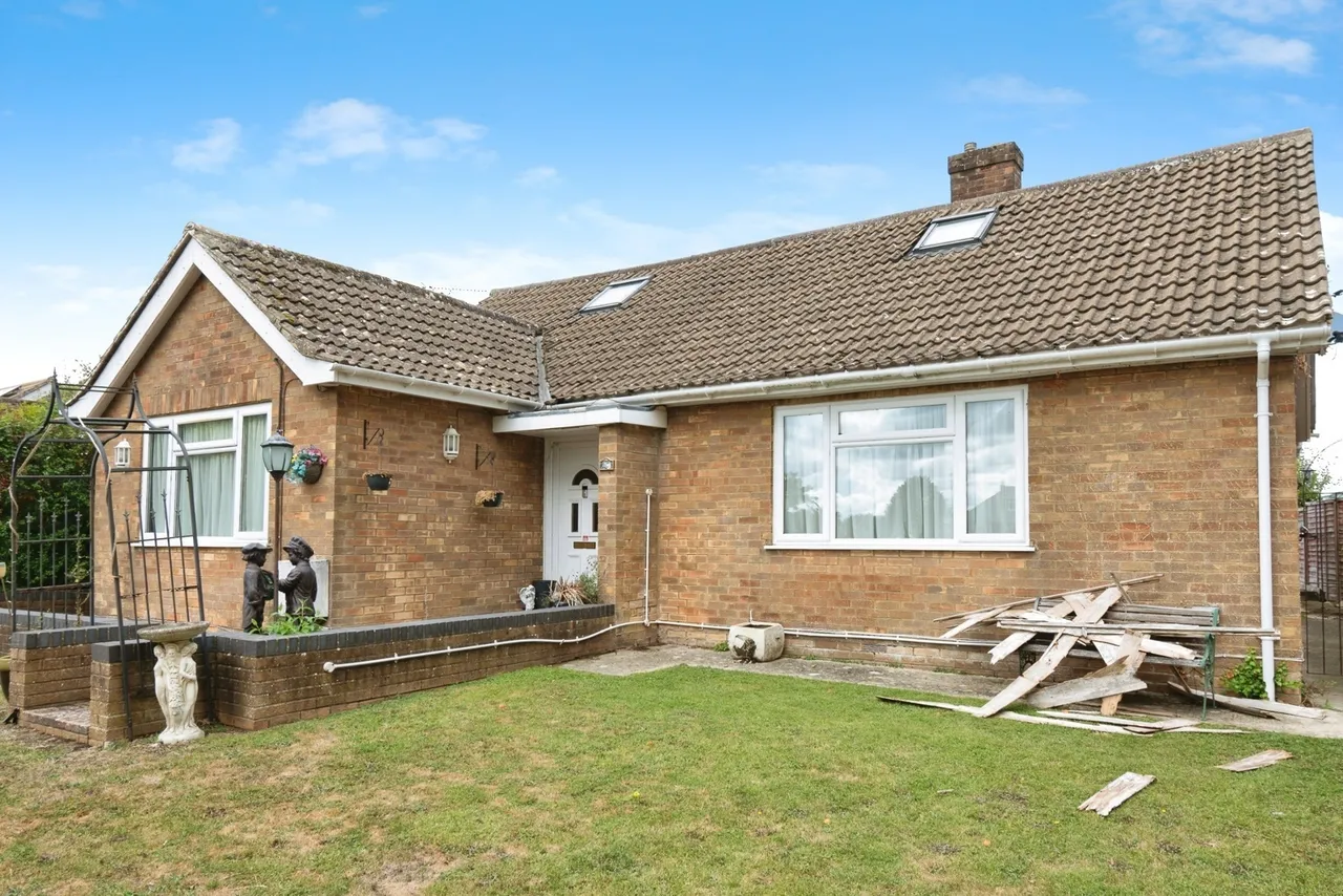 4 bed house for sale — Caernarvon Walk, Swindon, Wiltshire, SN3