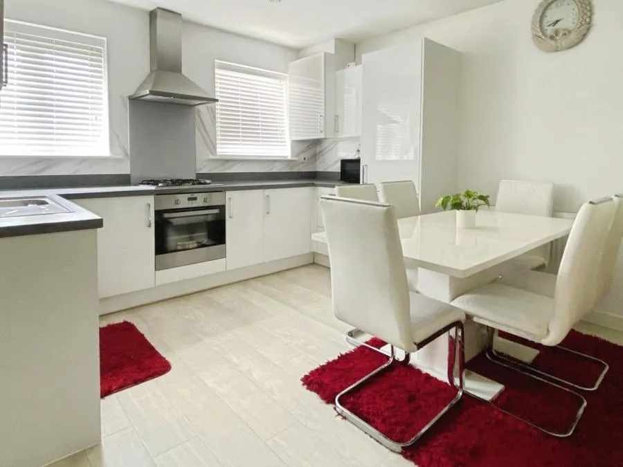 Ifould Crescent, Wokingham, RG40, photo 2