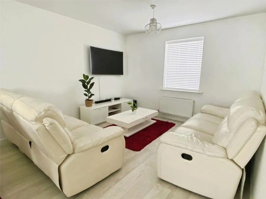 Ifould Crescent, Wokingham, RG40, photo 3