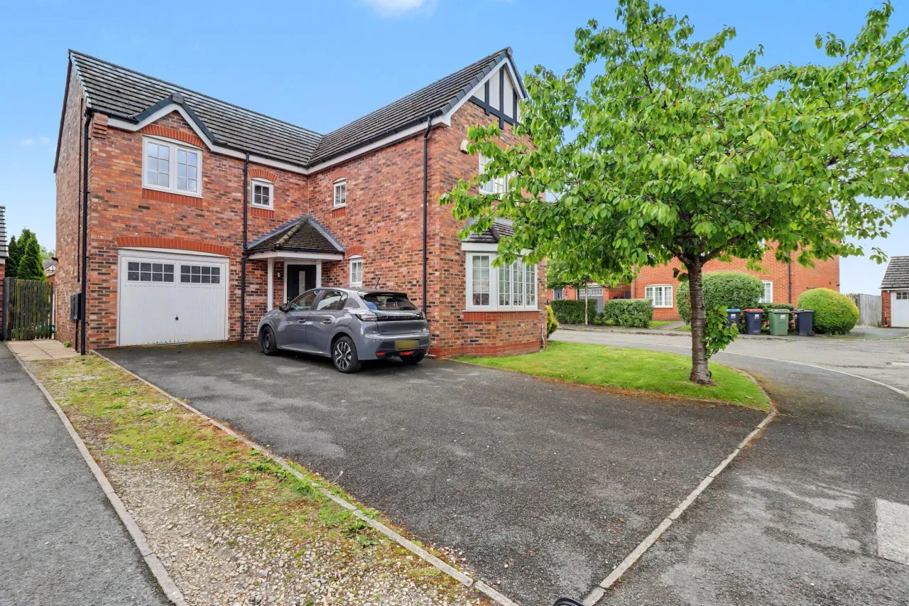 4 bed property for sale, Radcliffe Road, Winsford