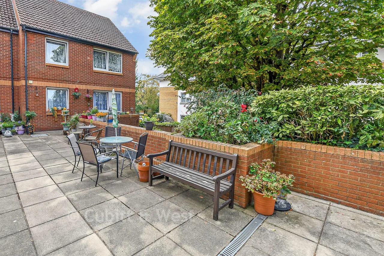 Linkfield Lane, Redhill, RH1, photo 7