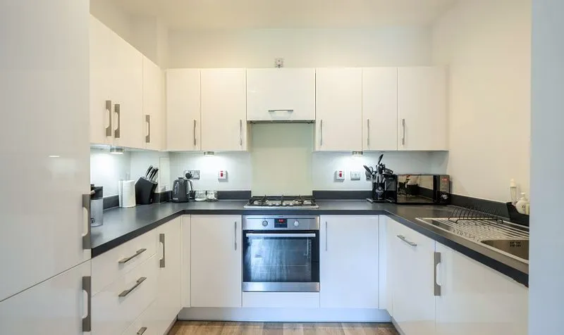 Sherwood Way, Epsom, KT19, photo 2