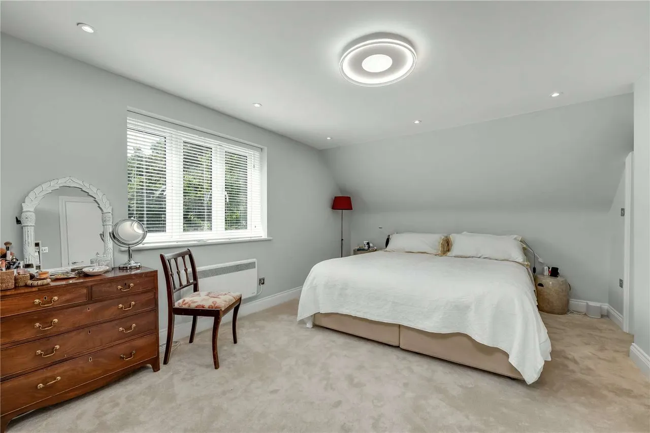 Sandy Lane, Chobham, Woking, Surrey, GU24 8SA, photo 9