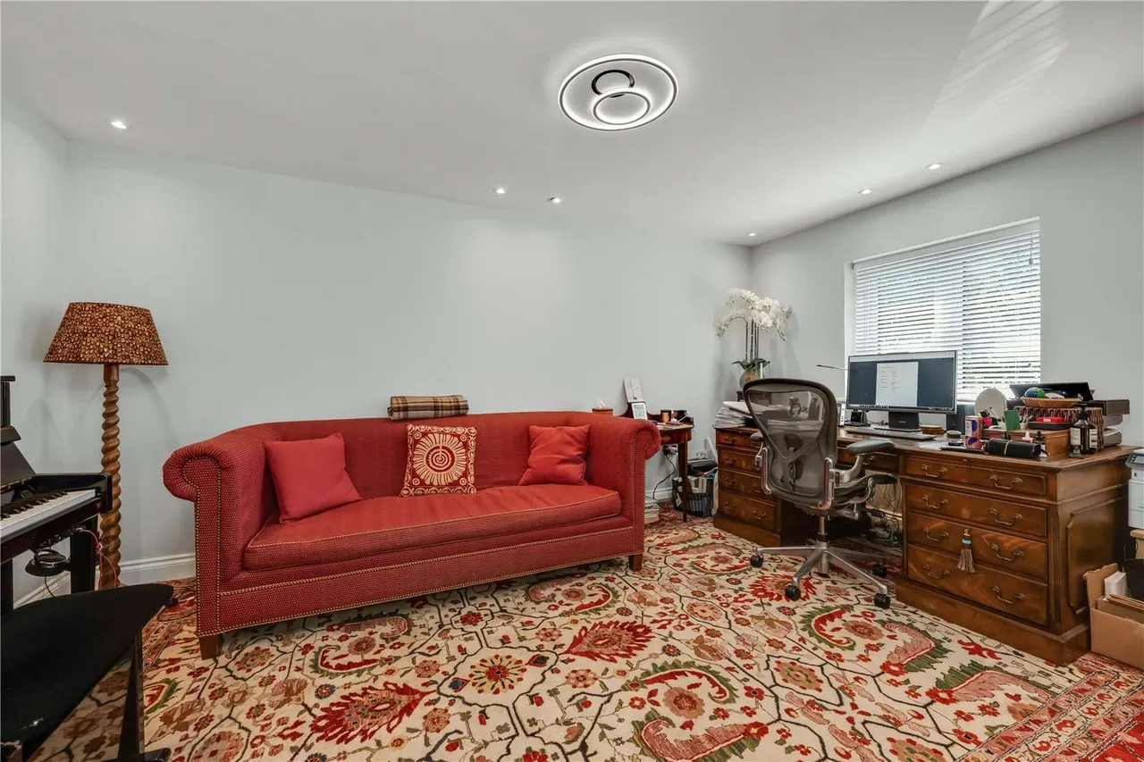 Sandy Lane, Chobham, Woking, Surrey, GU24 8SA, photo 3