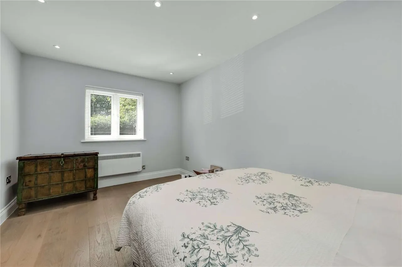 Sandy Lane, Chobham, Woking, Surrey, GU24 8SA, photo 8