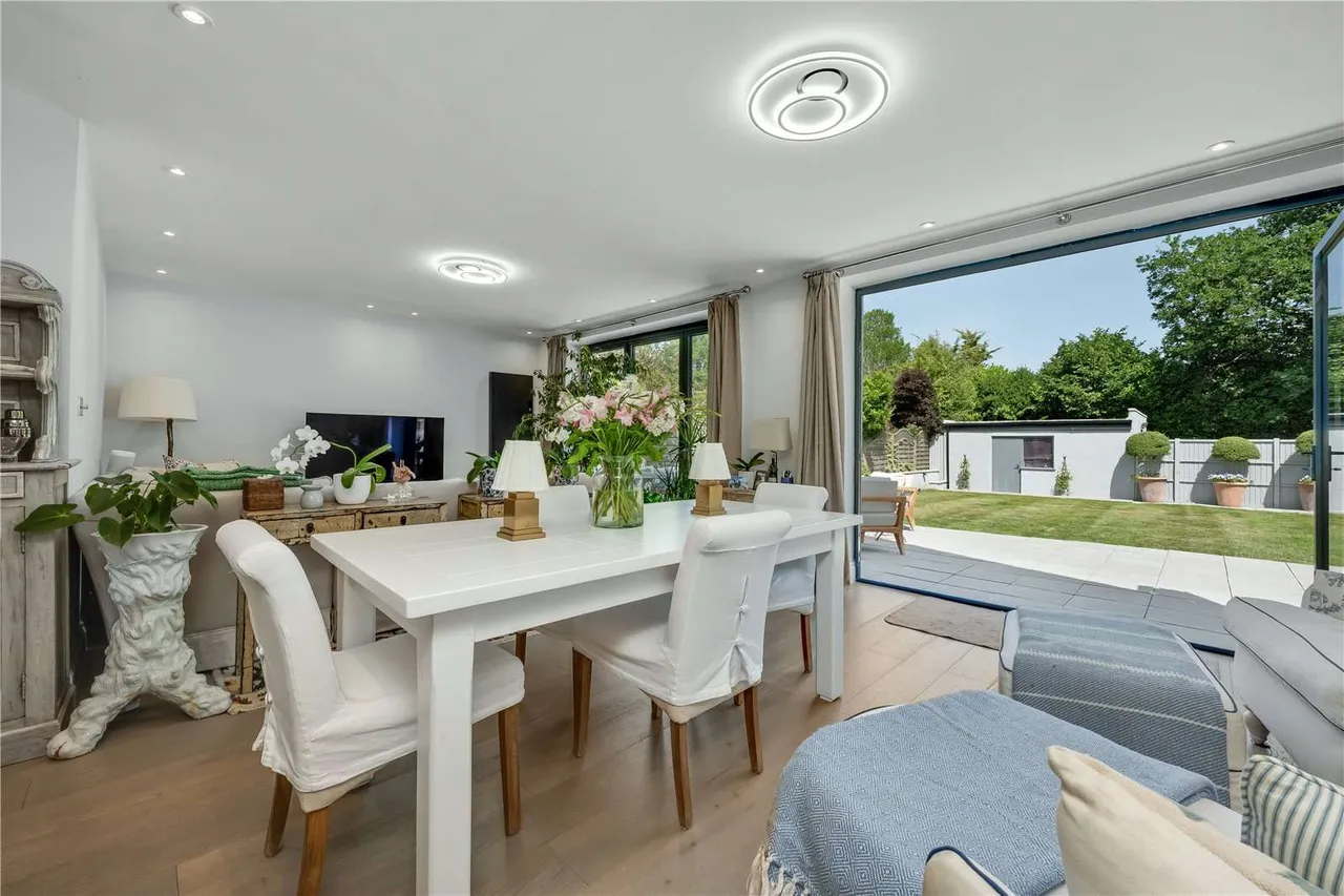 Sandy Lane, Chobham, Woking, Surrey, GU24 8SA, photo 6