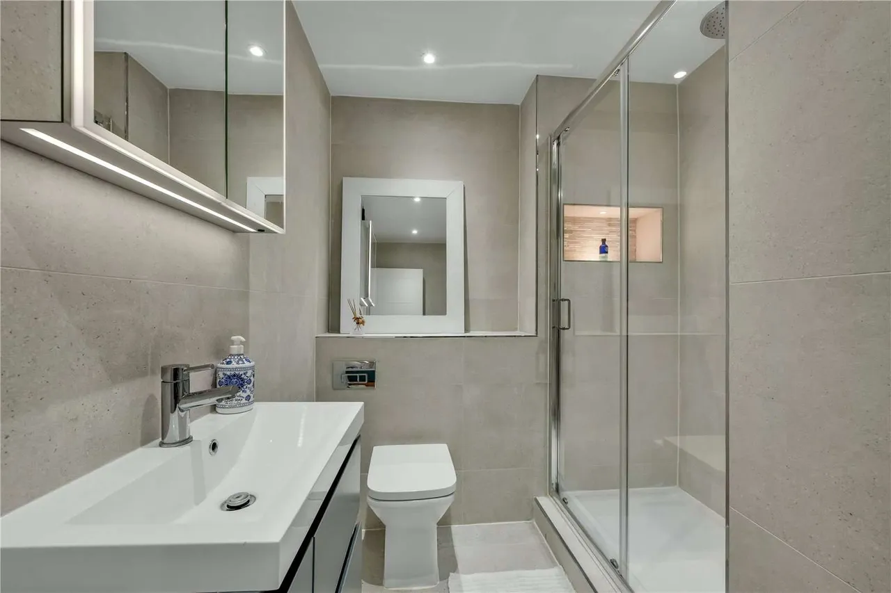Sandy Lane, Chobham, Woking, Surrey, GU24 8SA, photo 10