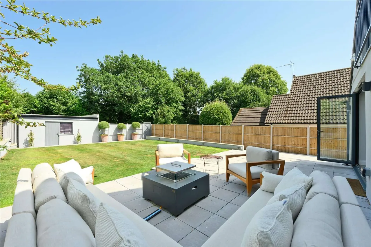 Sandy Lane, Chobham, Woking, Surrey, GU24 8SA, photo 7