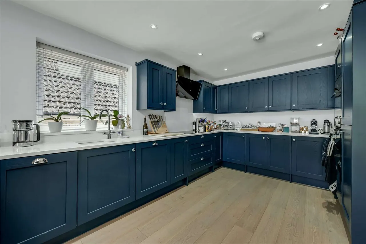 Sandy Lane, Chobham, Woking, Surrey, GU24 8SA, photo 4